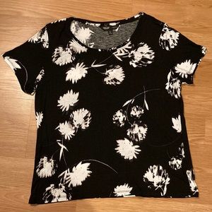 Simply Vera Wang Modern Tee XL black and white floral